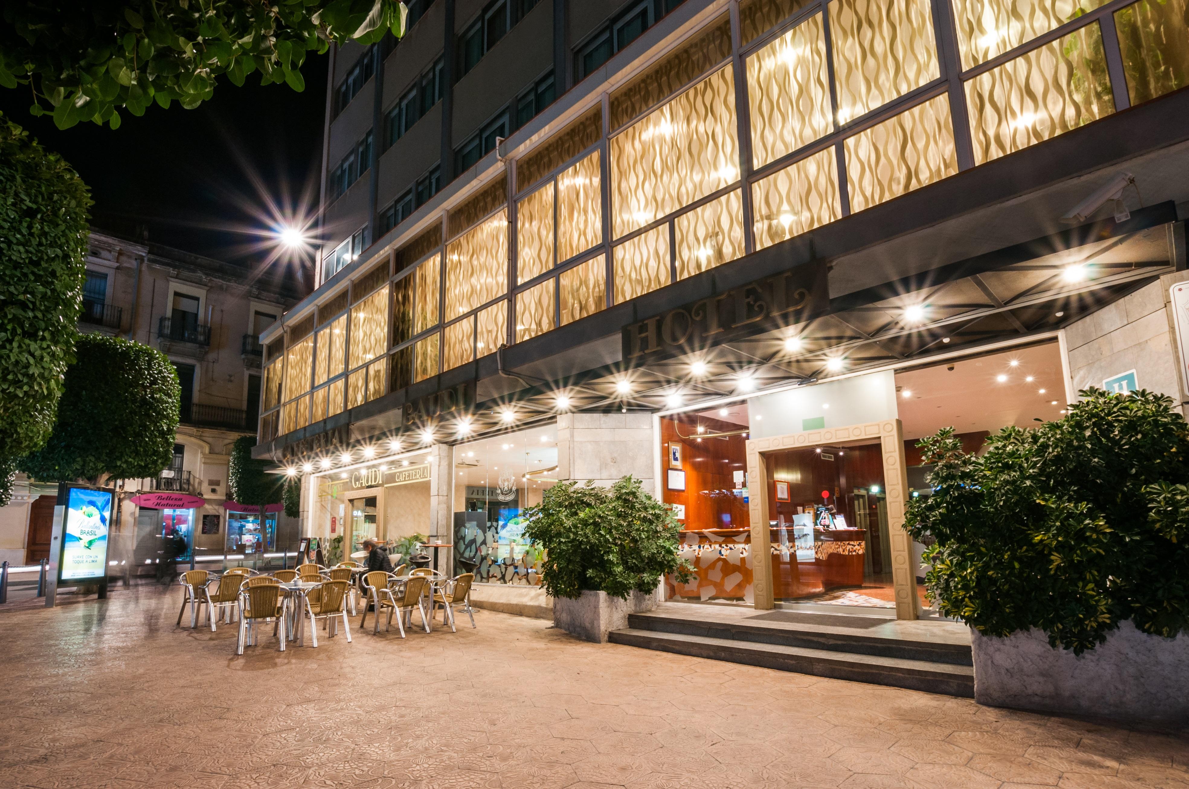 Hotel Gaudi Реус Екстериор снимка