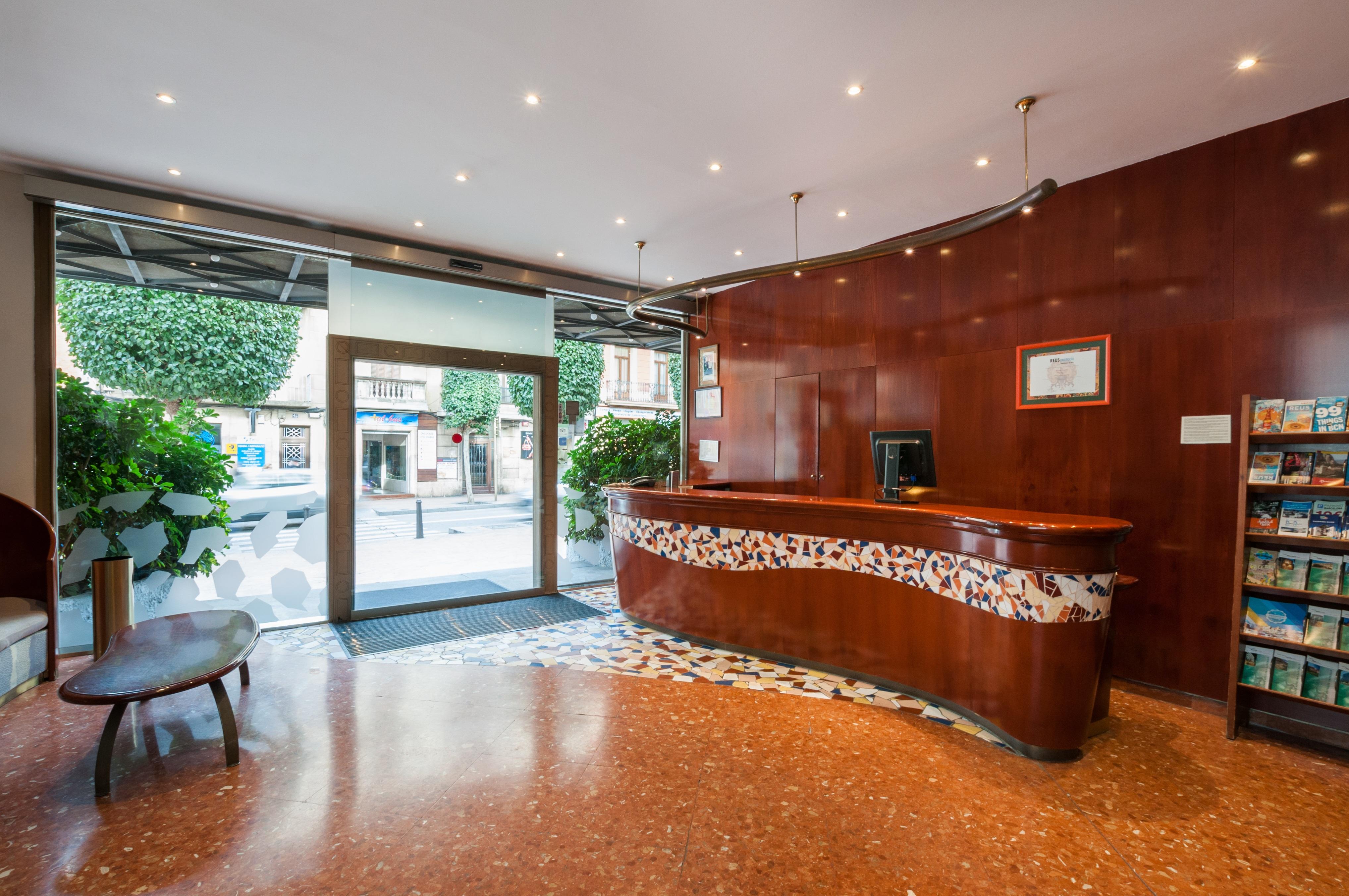 Hotel Gaudi Реус Екстериор снимка