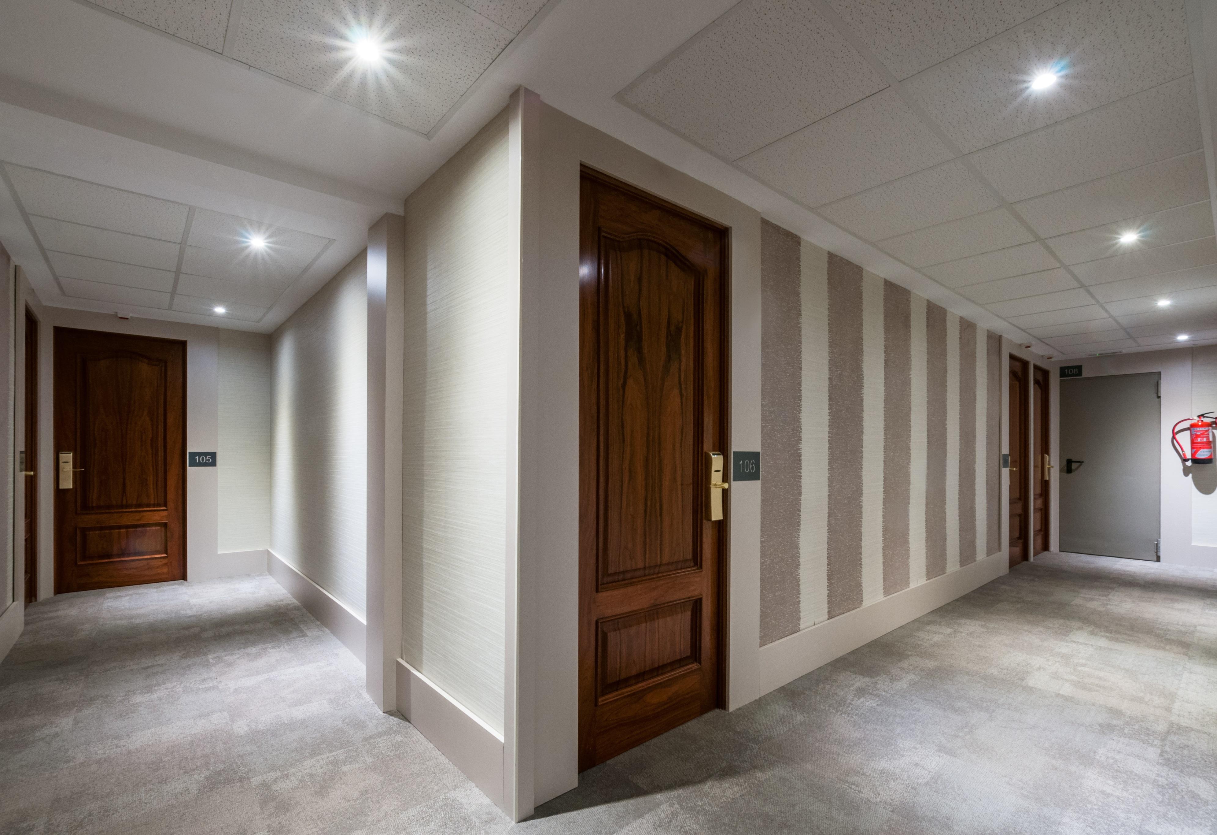 Hotel Gaudi Реус Екстериор снимка