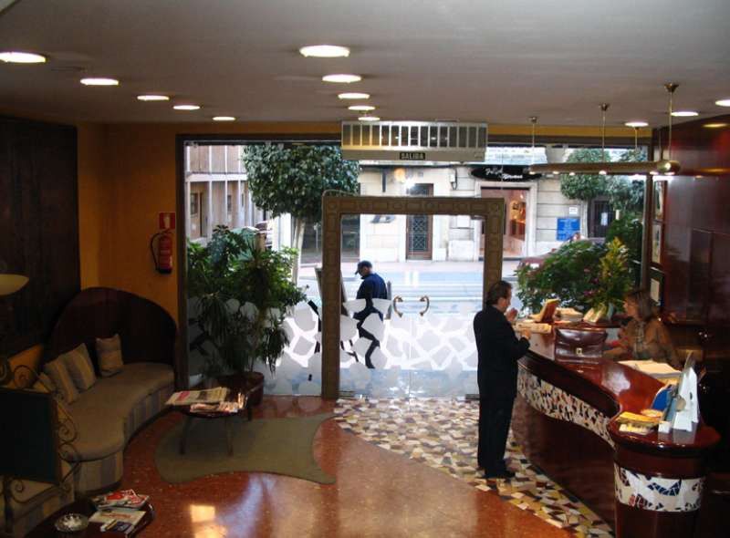 Hotel Gaudi Реус Екстериор снимка