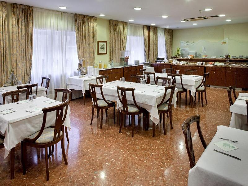 Hotel Gaudi Реус Екстериор снимка