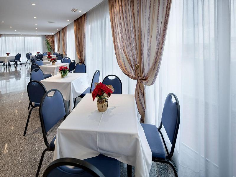 Hotel Gaudi Реус Екстериор снимка