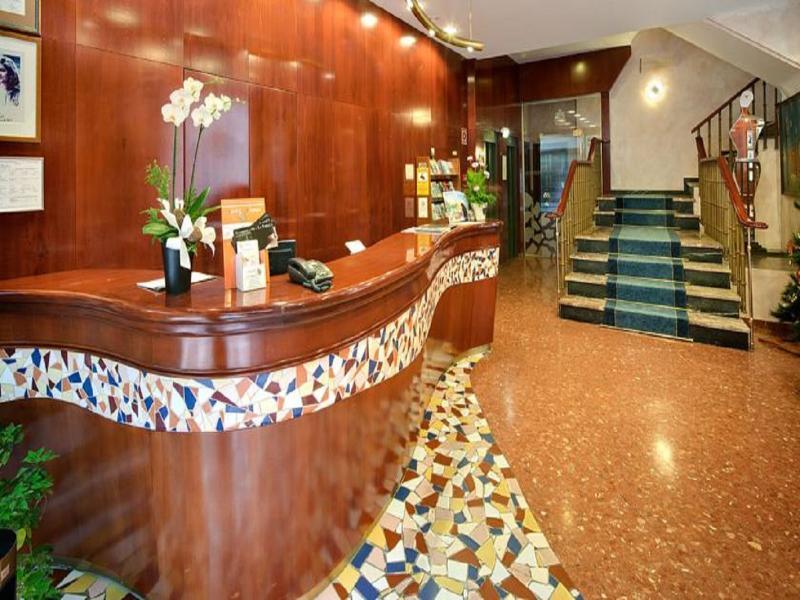 Hotel Gaudi Реус Екстериор снимка