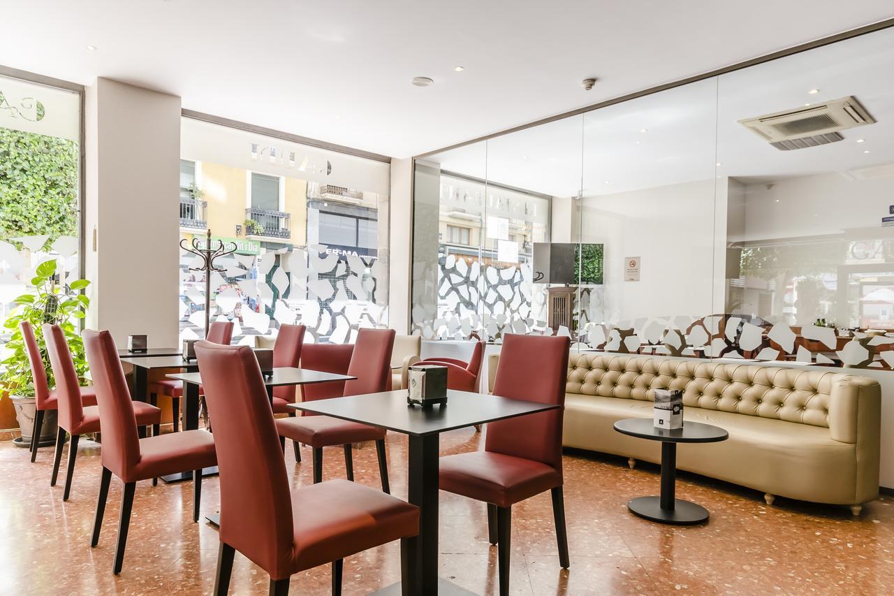 Hotel Gaudi Реус Екстериор снимка
