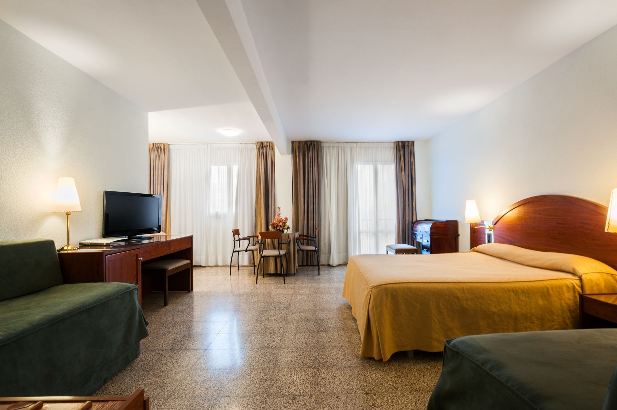 Hotel Gaudi Реус Екстериор снимка